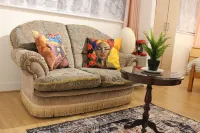 House - Sleeps 10 - Garden - Parking