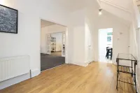 Spacious House With Parking Near Heaton Park Hotels in Prestwich