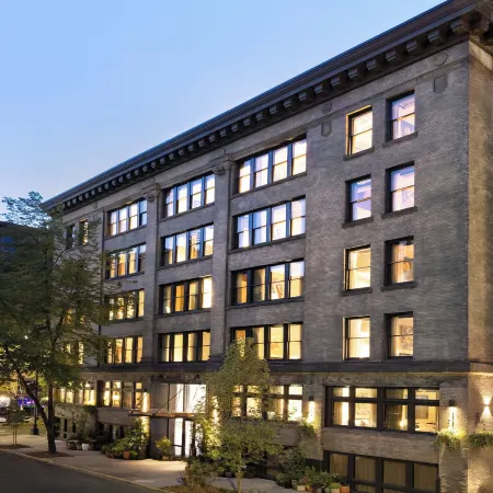 Populus Seattle Отели рядом с достопримечательностью «Площадь пайяния»
