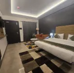 Hotel Golden Tulip'z Hotel di Jurian Khas