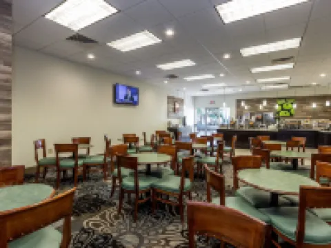 La Quinta Inn by Wyndham Clearwater Central クリアウォーターのホテル