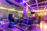 Gaju Suite Hotel - parking