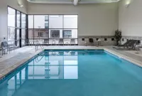Hampton Inn & Suites Omaha-Downtown - Pools