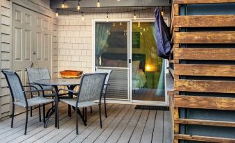 Riverfront Bend by Avantstay Private Dock, Large Yard w/ Views, Hot Tub