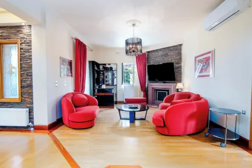 Le Chateau by CorfuΕscapes - Parkplatz