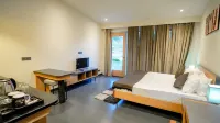 Bir Valley Retreat Hotels near Shiv temple,dhang