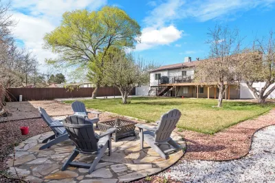Hot tub/ Mountain View, Beautiful home near to ski resorts! 🏔️ 🛀 Hotels near Peek-a-Boo Park