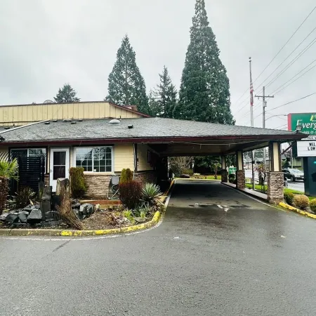 Evergreen Inn & Suites Portland