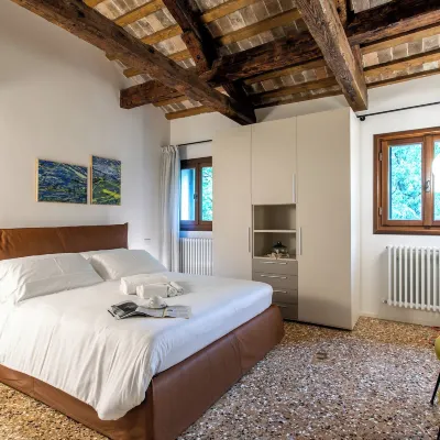Palazzo Venere Apartments Hotels near Papadopoli