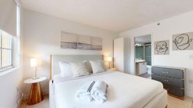 Lux Condo at Yacht Club 10 Min from Beach