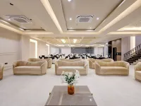 Saltstayz Premier – Golf Course Road & Sector 42 Hotels near DLF Phase I