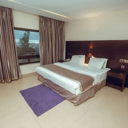 Noble House Hotel