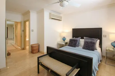 Beachfront Luxury Modern 2-Bed Apt with Pool by BSL Rentals Hotels near Paynes Bay