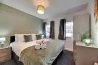 The Hideaway at Monk Street by Week2Week Hotels in 