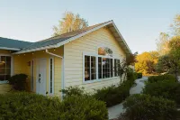Glamour Mountain Getaway by Casa Oso with views and spa Hotels in Wawona