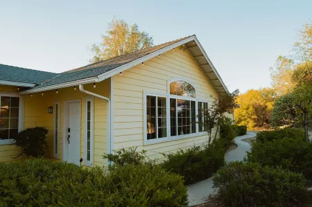 Sunset Glow Hidden Meadow BBQ HotTub by Casa Oso Отели рядом с достопримечательностью «Тенайя Лодж эт Йосемити»