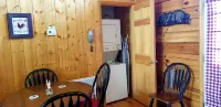Renovated Lux Cabin - Hot Tub Pool Views