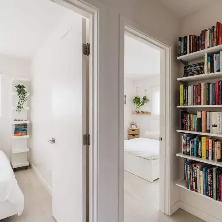 Spacious and Bright 5-Bedroom Oasis Pool and Yard Отели рядом с достопримечательностью «Dr J's Elegant Reflections Med Spa»