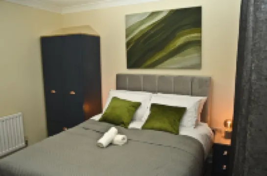 Warrington Suites by Relax Stays