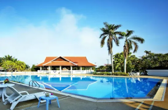 Pinehurst Golf Club and Hotel Hotels near Wat Bua Luang