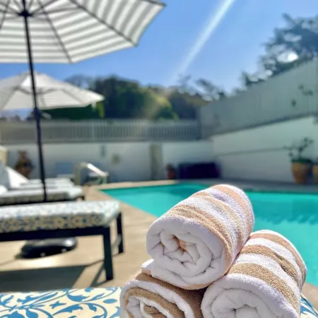Pelican Inn & Suites