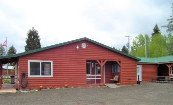 Cascade Lake Inn