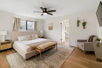 Charming & Bright W Lounging Pool and Hot Tub