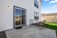 Lux 5BR Retreat with Pool & Game Room Wonderland 考德威爾住宿飯店