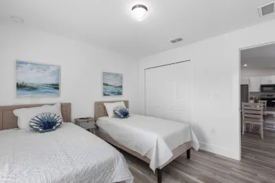 Modern Newly Built Cape Coral Vacation Rental Hotels near Seahawk Park