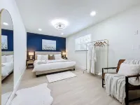 Poolside Paradise Near Siesta Key Beach Hotels in Bee Ridge