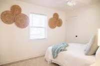 Porter #10 - Perfect Ocean Springs location with Pool - near Beach and Downtown!