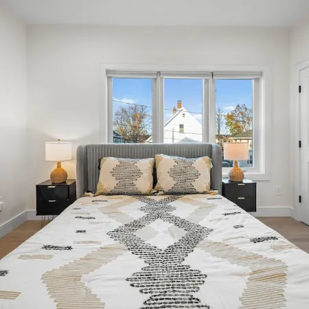 II Home in Boston with, Arcade, Parking,Game Room,EV, 6Br 5.5Bath