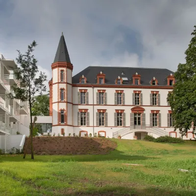 Chateau Camas Hotels near Espace Gramont