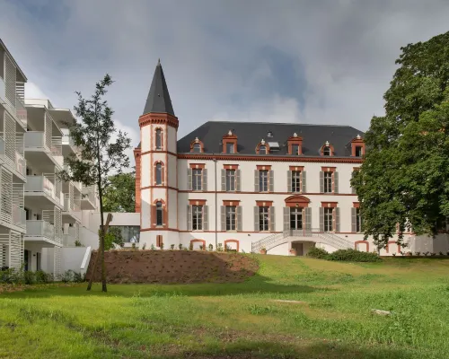 Chateau Camas Hotels near Espace Gramont