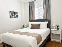 Disneyland Getaway Tri-level Gated Townhome - บังกะโล