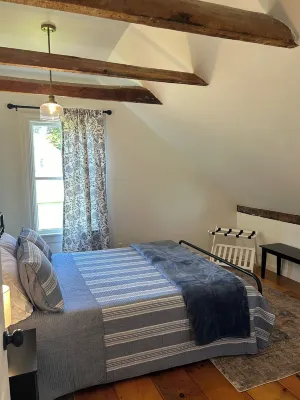New! Cozy 4bedroom autumn and winter retreat in the heart of S. Londonderry, VT