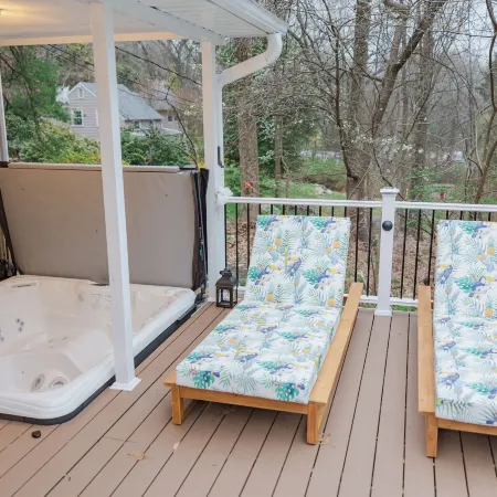 Cowry Acres - 11 Acre Enchanted Retreat, Hot Tub