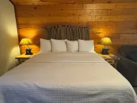 4 Moose Lodge ROMANTIC Log Cabin in the woods. Hot Tub & Wood Burning Fire Place