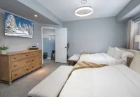 Escape to Modern Mountain Retreat Near Top Ski Resorts w/ Hot Tub!