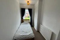 2-Bed House in Chesterfield Free Parking Garden Hotels in 