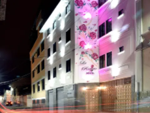 โรงแรม La Rosario โรงแรมใกล้พาลาซิโอเดอโกบิแอร์โน