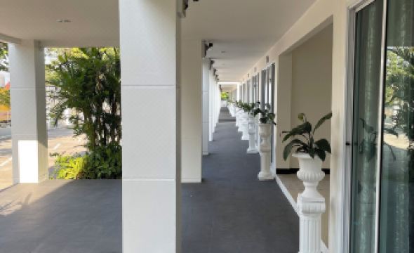 Ivory House Sriracha