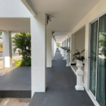 Ivory House Sriracha