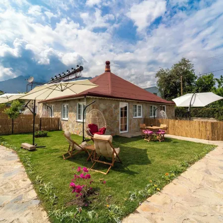 Kamkat Otel Отели рядом с достопримечательностью «Пляж Бельдиби»