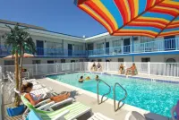 White Caps Motel - Beach