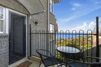Spectacular Views - 5 Bedroom House and Unit - Free Parking - Free Wifi