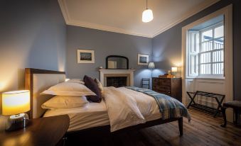 Eilean Sionnach Lighthouse Cottage