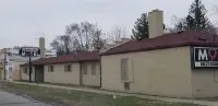 Deluxe Inn Motel