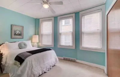 Fun Retro Apartment on Quiet Dead End Street Near Stage AE & Acrisure Stadium Hotels near Settlers Cabin Dog Park