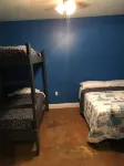 The Mahi Lodge is a quiet secluded 3bedroom 2full bath lodge in Venice LA